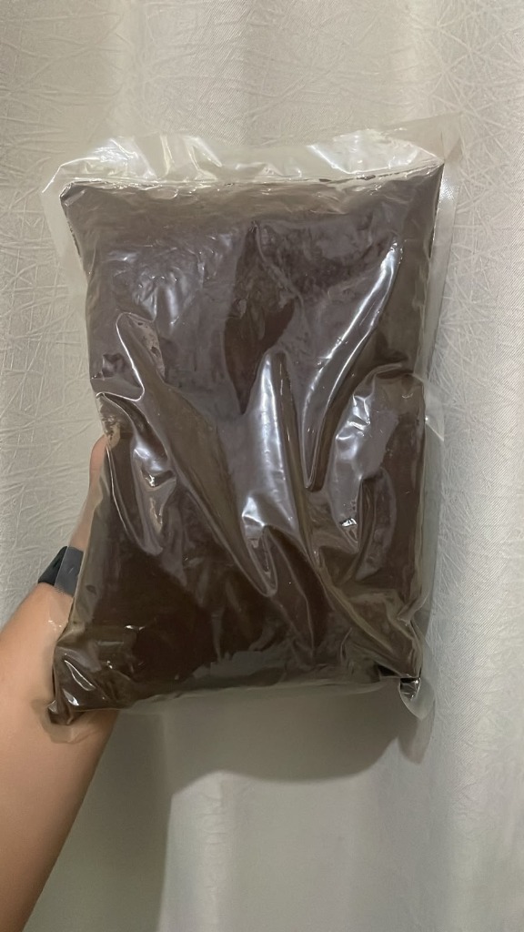 100% Pure Ground Indonesian Vanilla Bean Powder in clear sealed export pouch